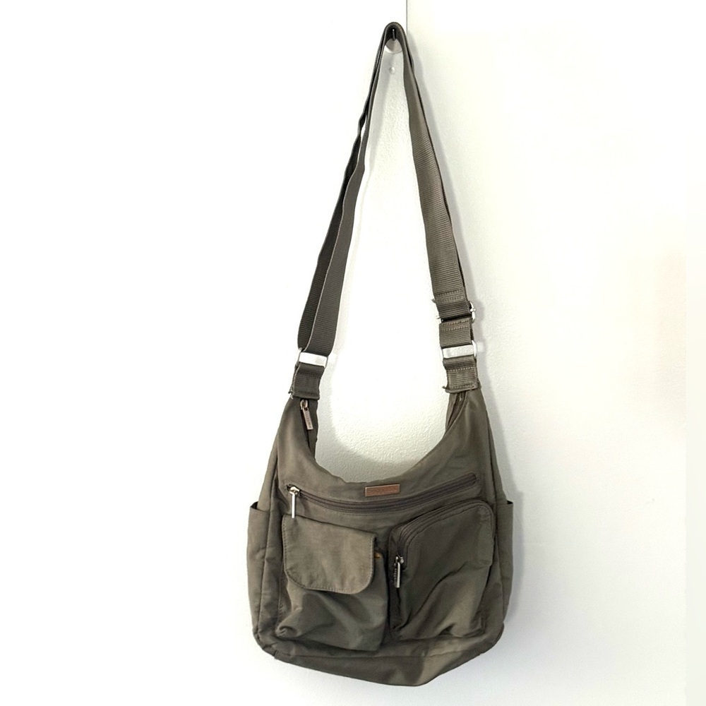 Baggallini Everywhere Crossbody Bag w Pockets  Gray